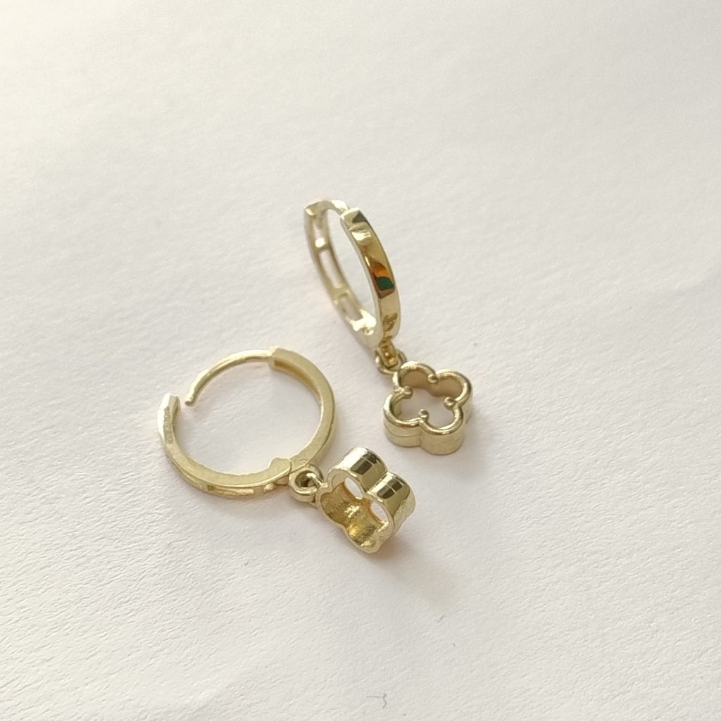 ARETES ARRACADAS CON DIJE 14K 2.4 GR (NUEVO)