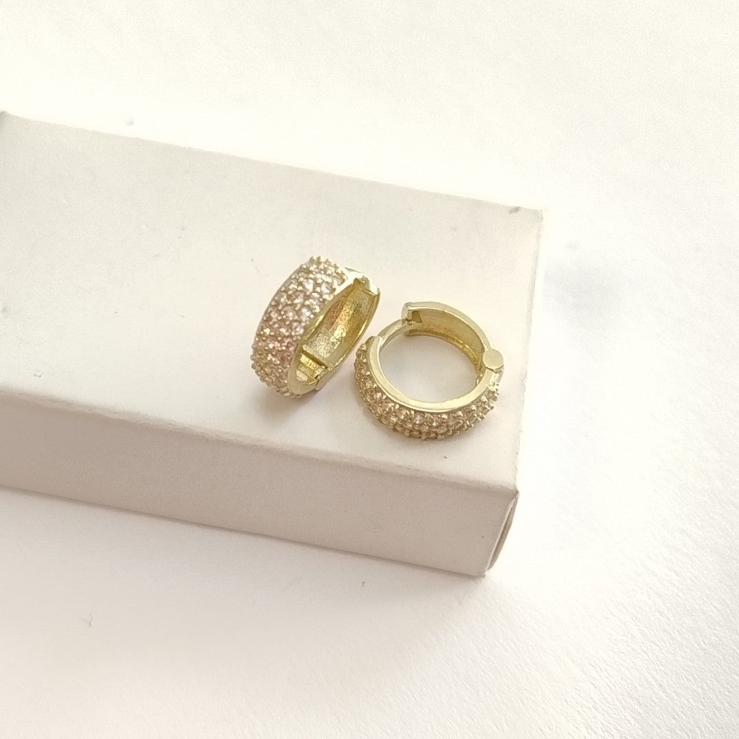 ARETES HUGGIE CON CIRCONIAS 14K 2.1 GR (NUEVO)
