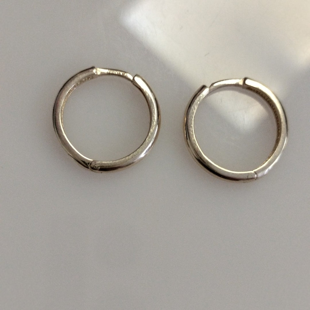 ARETES HUGGIES C CIRCONIA 14K 1.8 GR (NUEVO)