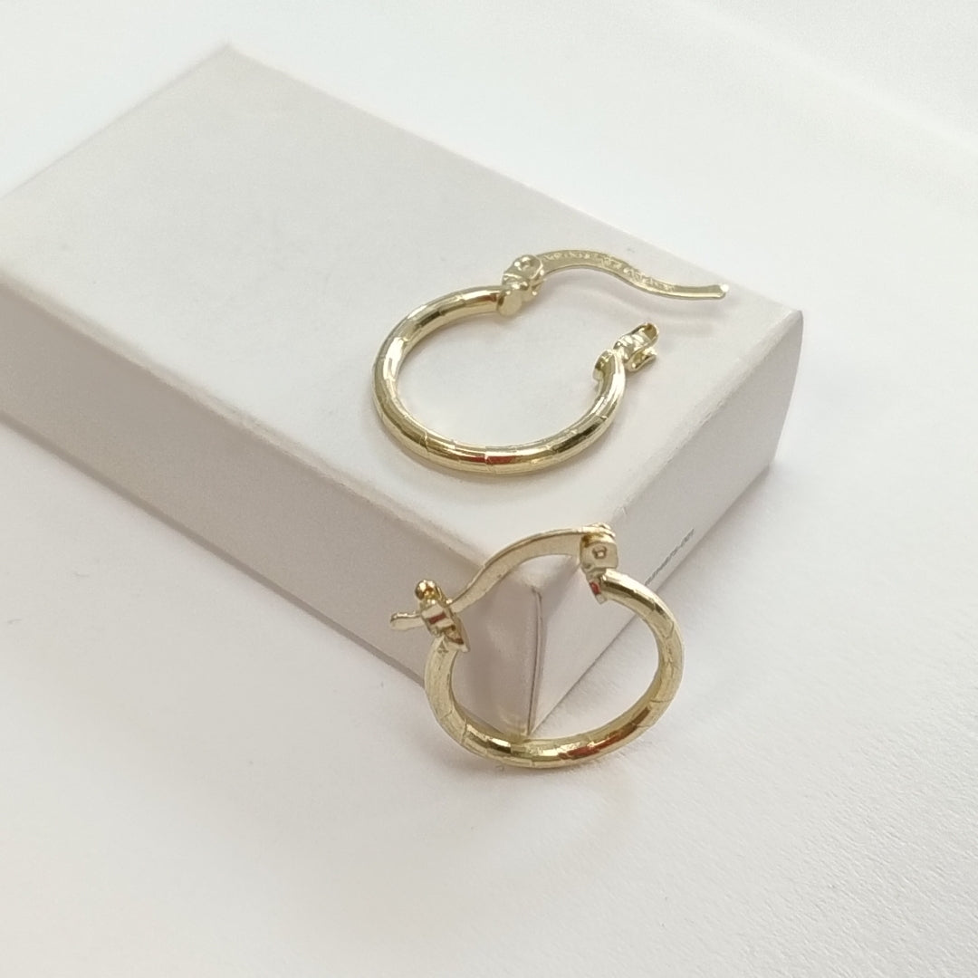 ARETES ARRACADAS ESTRIADAS 14K 1.4 GR (NUEVO)
