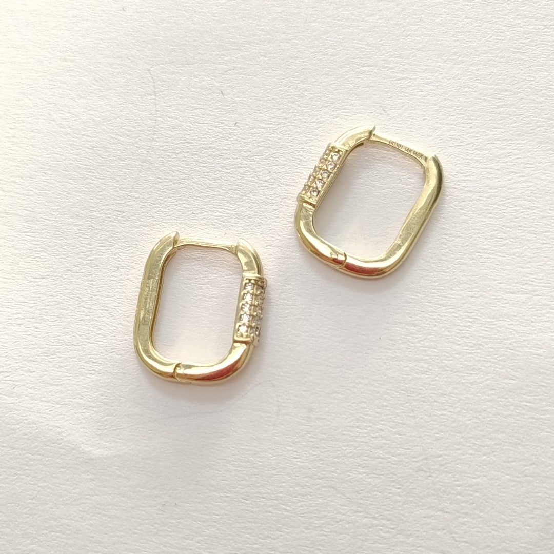 ARETES HUGGIES OVALADA C CIRCONIAS 14K 2.4 GR (NUEVO)