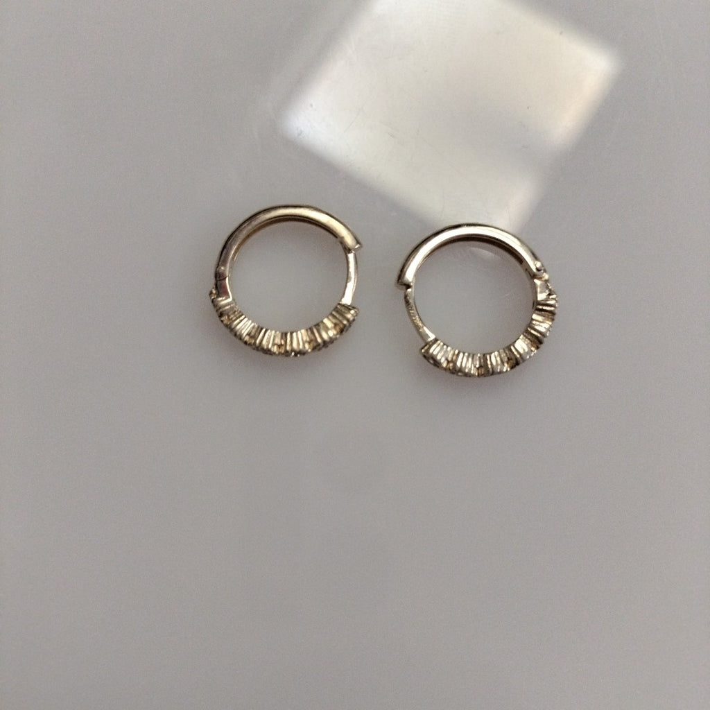 ARETES ARRACADA C CIRCONIAS 14K 2.1 GR (NUEVO)