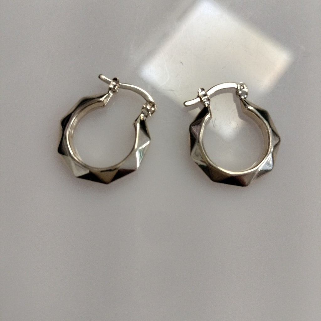 ARETES TEJIDO ARRACADAS FACETADAS 14K 1.7 GR (NUEVO)
