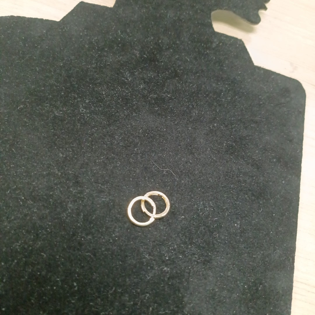 ARETES HUGGIES LISAS 14K 1.6 GR (NUEVO)
