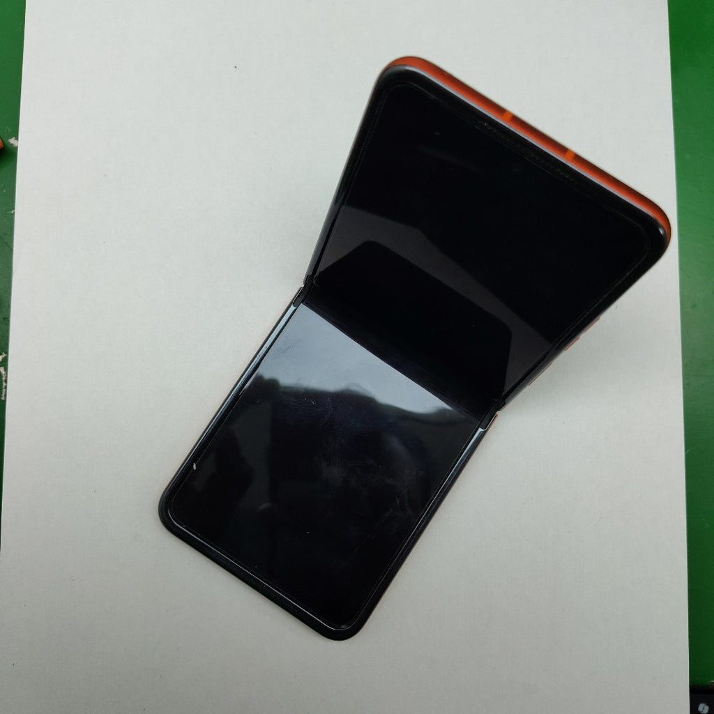 CELULAR MOTOROLA RAZR 50 5G XT2453-1 512 GB 12 GB RAM (SEMINUEVO)