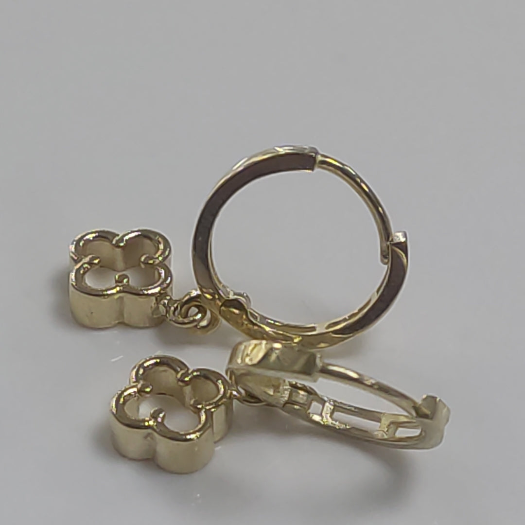 ARETES ARRACADAS CON DIJE 14K 2.4 GR (NUEVO)