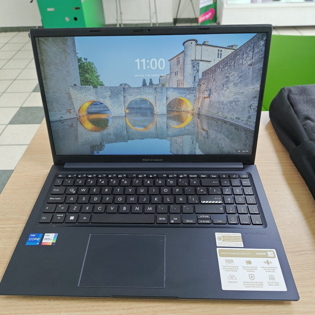 LAPTOP ASUS VIVOBOOK 15 X1504VA-NJ2536W (2025) 512 GB SSD 16 GB RAM (SEMINUEVO)