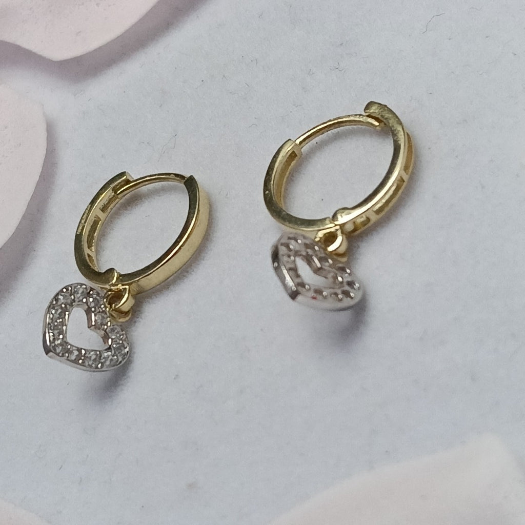 ARETES HUGGIES CON DIJE CORAZON Y CIRCONIAS 14K 2.2 GR (NUEVO)