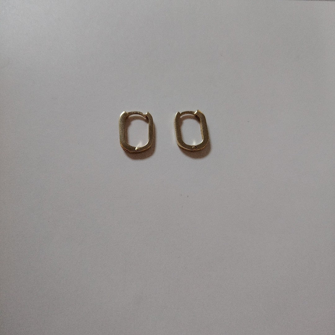 ARETES HUGGIES OVALADA C CIRCONIAS 14K 2.4 GR (NUEVO)