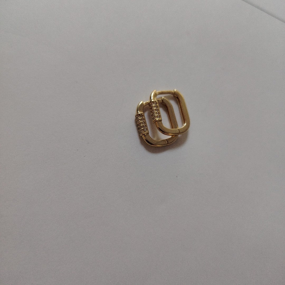 ARETES HUGGIES OVALADA C CIRCONIAS 14K 2.5 GR (NUEVO)