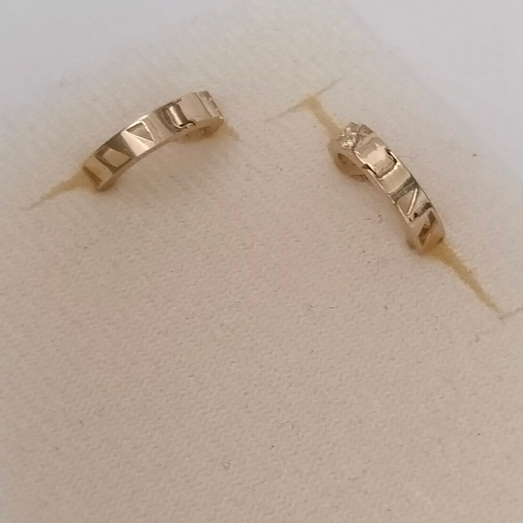 ARETES HUGGIES CON CIRCONIAS 14K 2.2 GR (NUEVO)