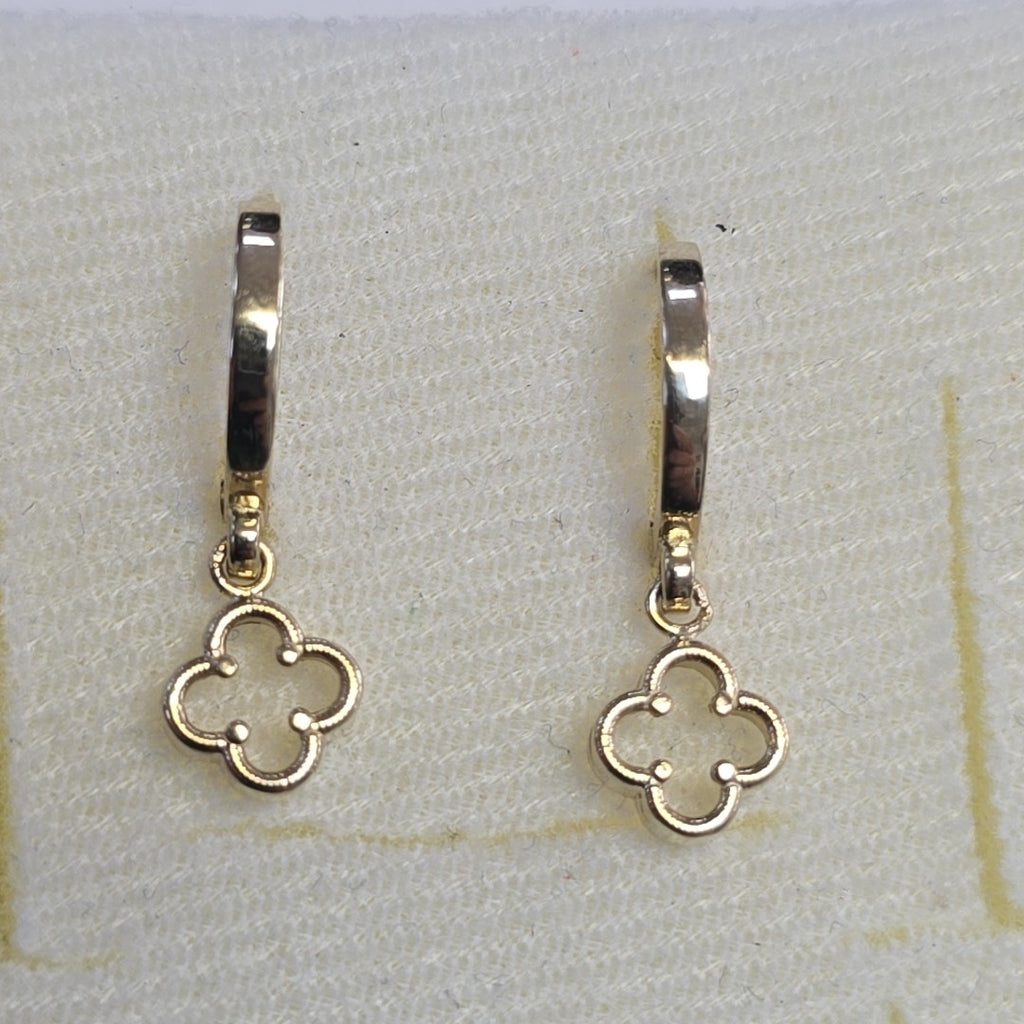 ARETES ARRACADAS CON DIJE 14K 2.4 GR (NUEVO)