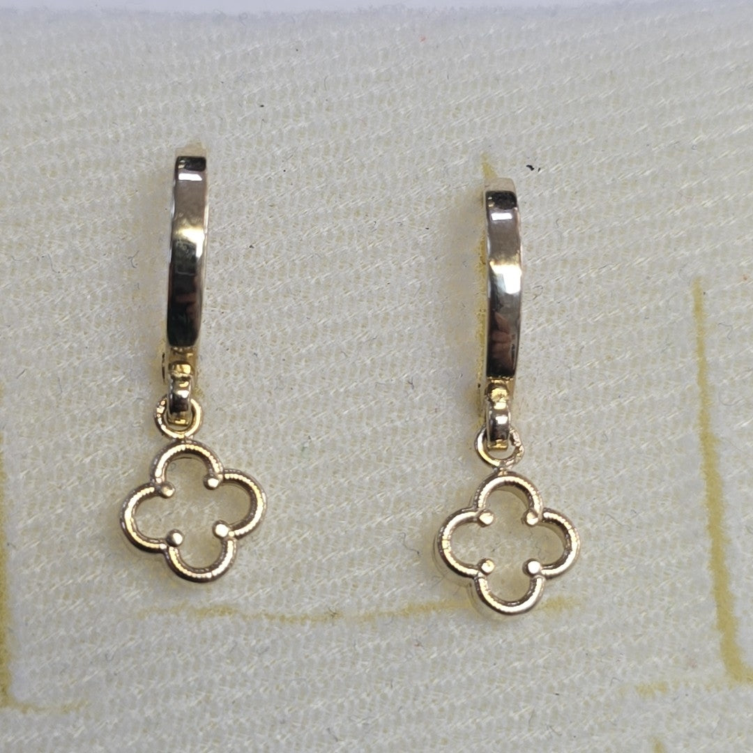 ARETES ARRACADAS CON DIJE 14K 2.4 GR (NUEVO)