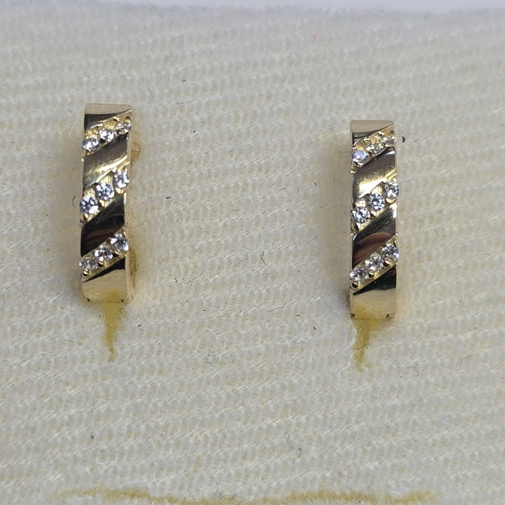 ARETES HUGGIES CON CIRCONIAS 14K 2.2 GR (NUEVO)