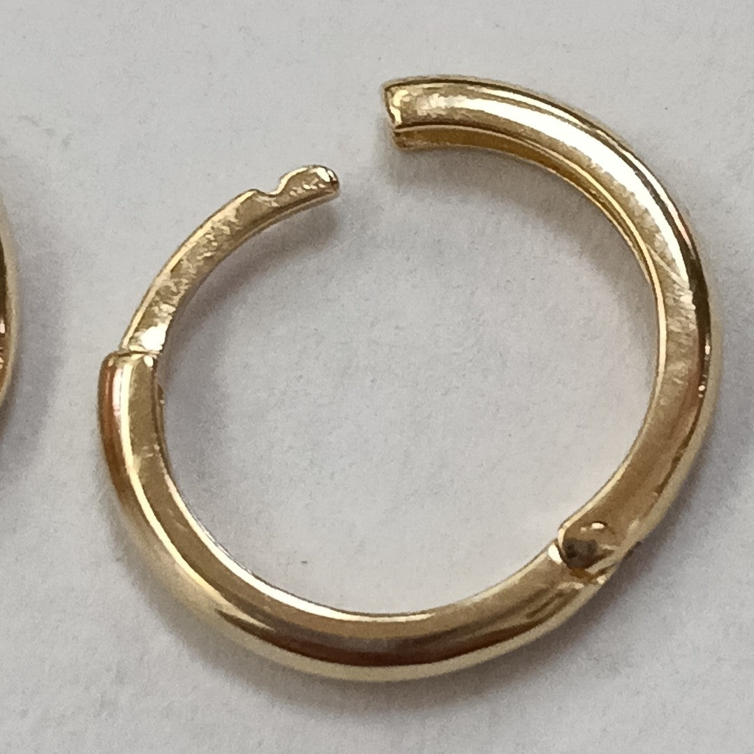 ARETES HUGGIES LISAS 14K 1.6 GR (NUEVO)