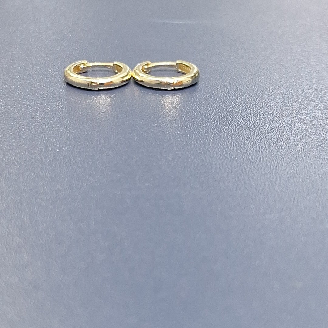 ARETES HUGGIES LISAS 14K 1.3 GR (NUEVO)