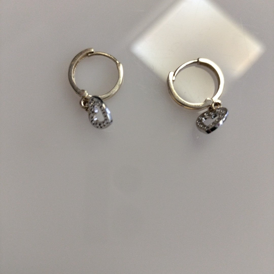 ARETES HUGGIES CON DIJE CORAZON Y CIRCONIAS 14K 2.2 GR (NUEVO)