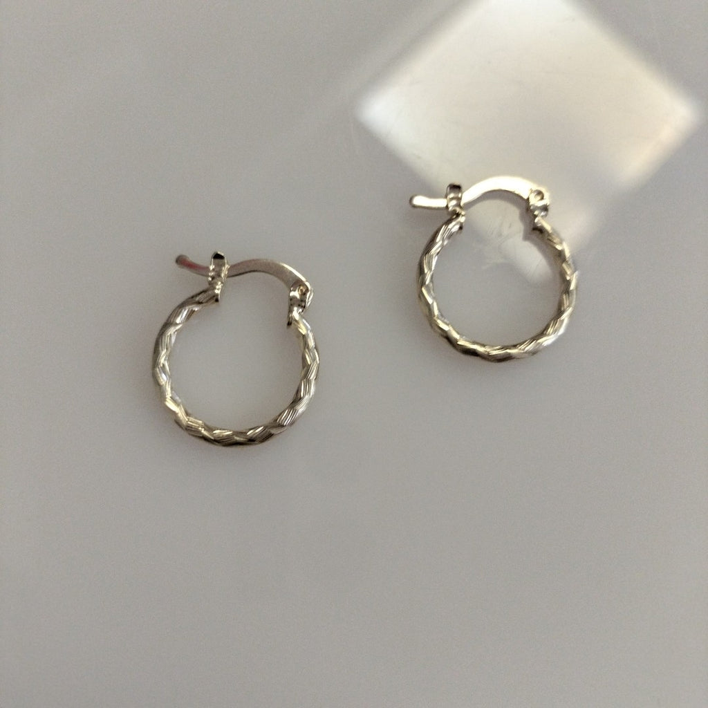 ARETES ARRACADAS TRENZADAS 14K 18 1.6 GR (NUEVO)