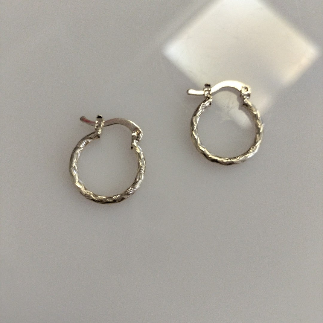 ARETES ARRACADAS TRENZADAS 14K 18 1.6 GR (NUEVO)