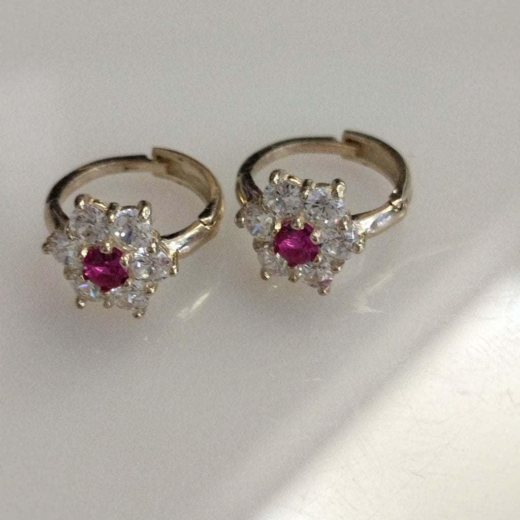 ARETES HUGGIES CON CIRCONIAS Y PIEDRA DE COLOR 14K 1.8 GR (NUEVO)
