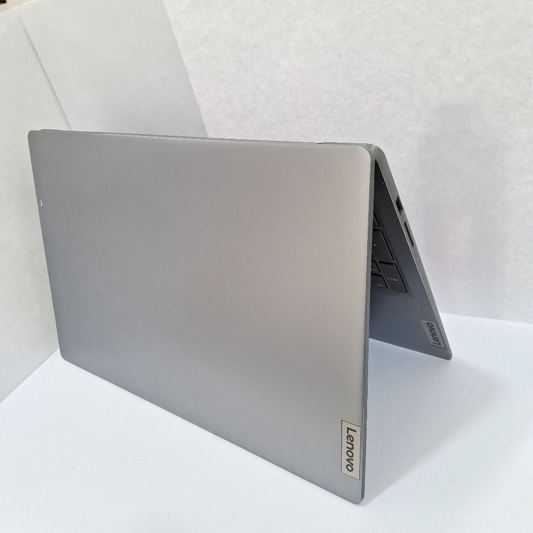 LAPTOP LENOVO IDEAPAD SLIM 3 15IRU8 (2025) 512 GB SSD 8 GB RAM (SEMINUEVO)