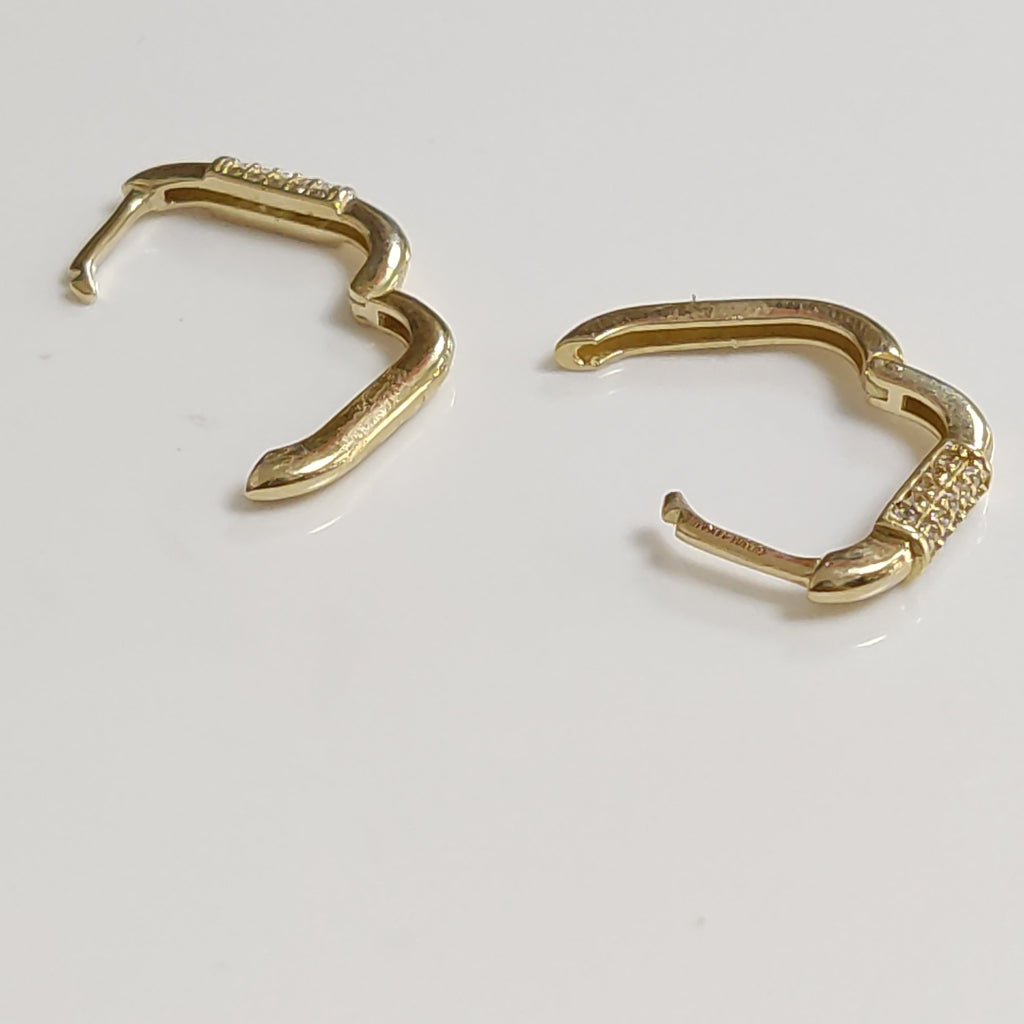 ARETES HUGGIES OVALADA C CIRCONIAS 14K 2.4 GR (NUEVO)