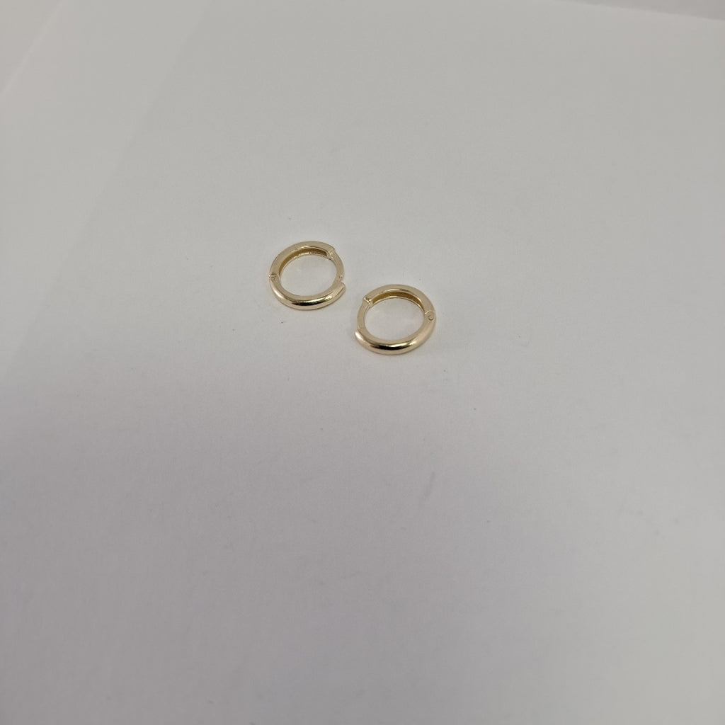 ARETES HUGGIES LISAS 14K 1.3 GR (NUEVO)