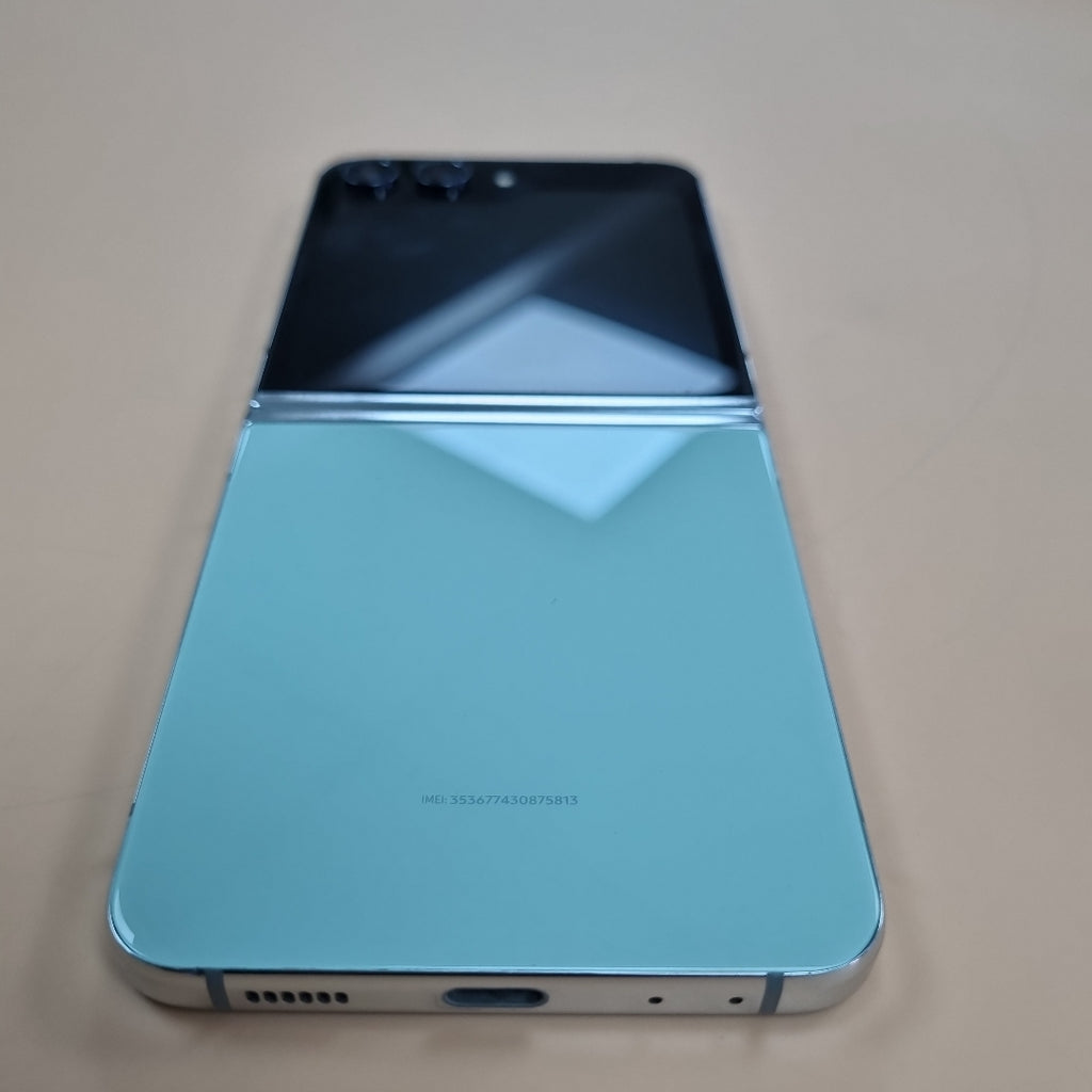 CELULAR SAMSUNG GALAXY Z FLIP 5 SM-F731U1 (2023) 256 GB 8 GB RAM (SEMINUEVO)