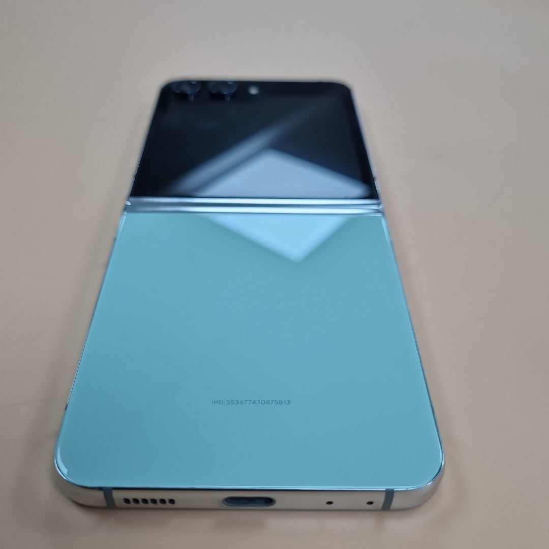 CELULAR SAMSUNG GALAXY Z FLIP 5 SM-F731U1 (2023) 256 GB 8 GB RAM (SEMINUEVO)