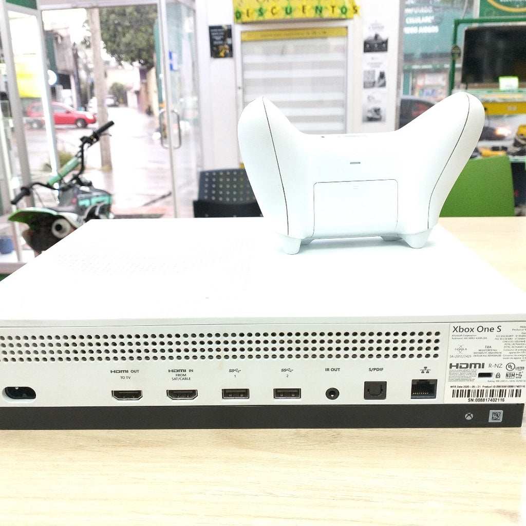CONSOLA DE VIDEOJUEGO MICROSOFT XBOX ONE S 1 TB (SEMINUEVO)