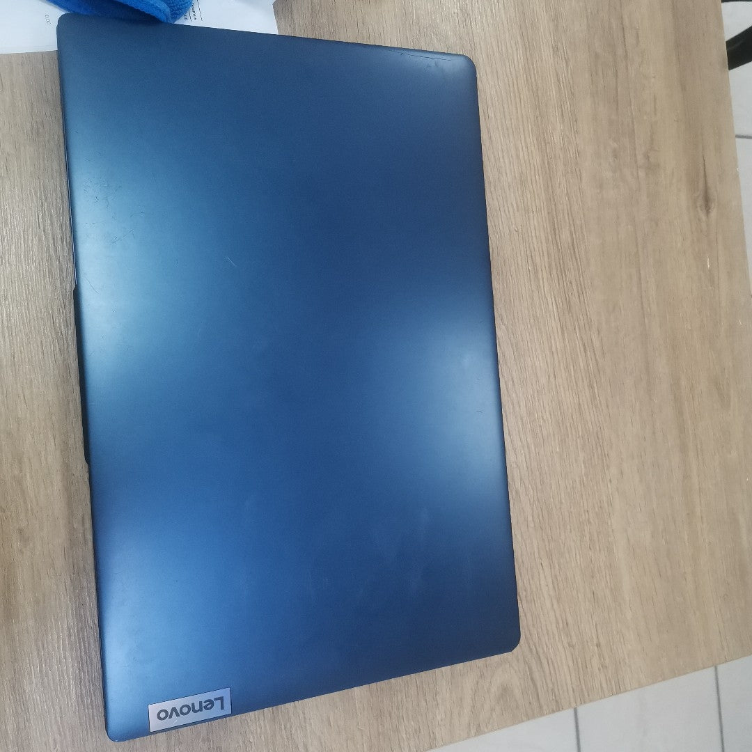 LAPTOP LENOVO IDEAPAD SLIM 3 15IAN8 (2023) 256 GB SSD 8 GB RAM (SEMINUEVO)