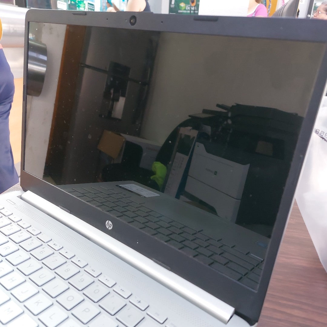 LAPTOP HP 14-DQ0505LA (2023) 256 GB SSD 8 GB RAM (SEMINUEVO)