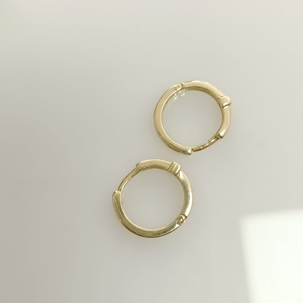 ARETES HUGGIES C CIRCONIA 14K 1.9 GR (NUEVO)