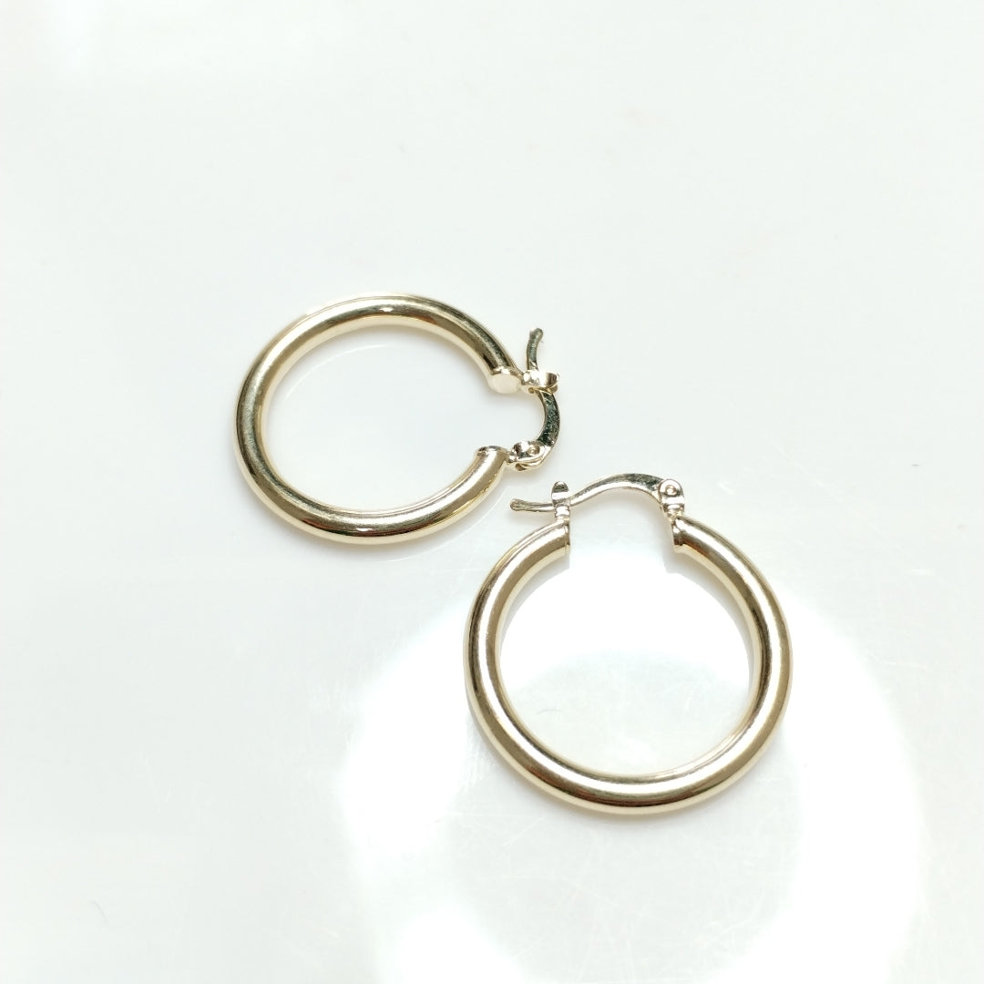 ARETES TEJIDO ARRACADAS LISAS HUECAS 14K 2.2 GR (NUEVO)