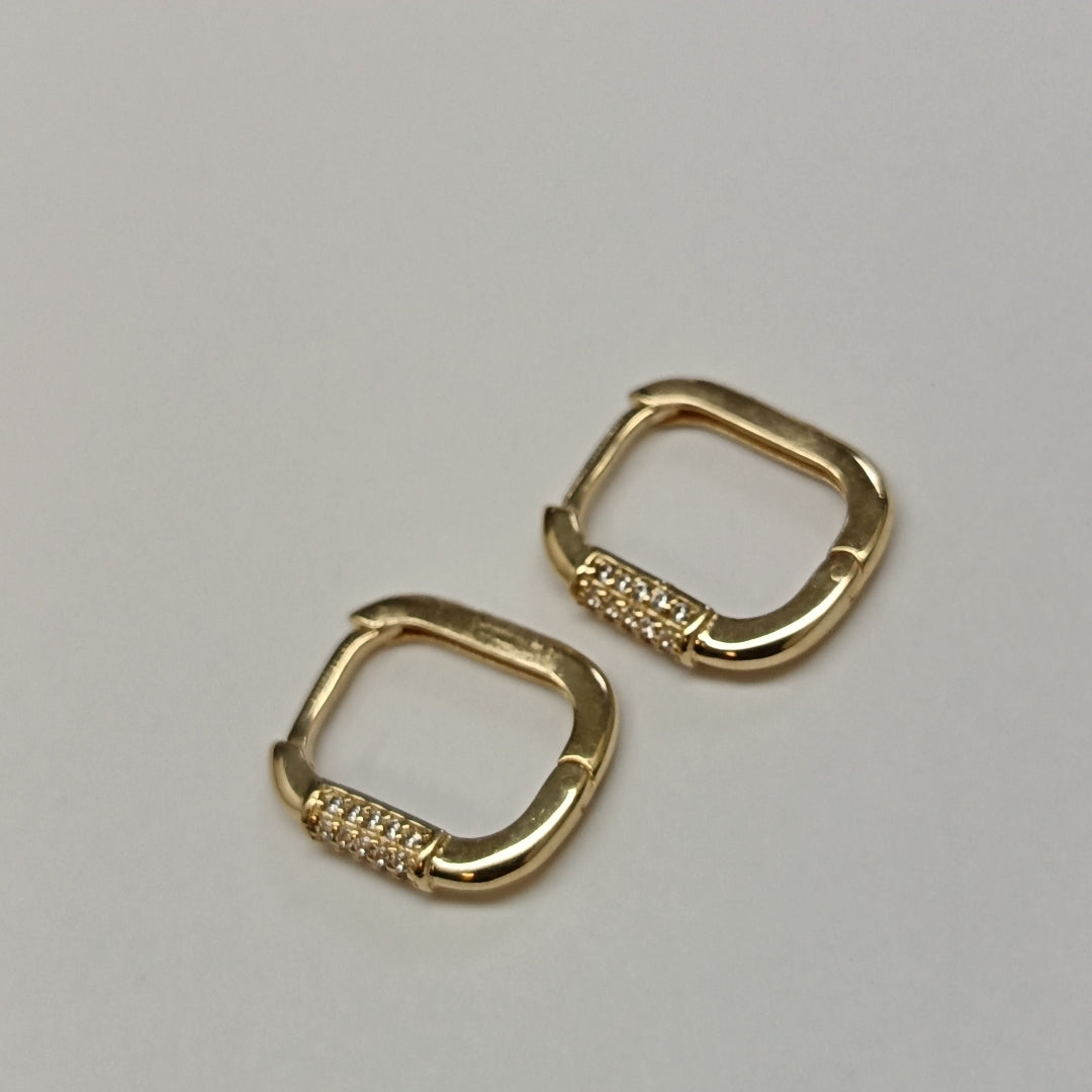 ARETES HUGGIES OVALADA C CIRCONIAS 14K 2.4 GR (NUEVO)