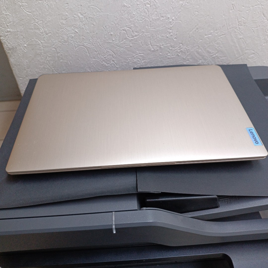 LAPTOP LENOVO IDEAPAD 3 14ITL6 (2023) 1 TB + 256 GB SSD 8 GB RAM (SEMINUEVO)
