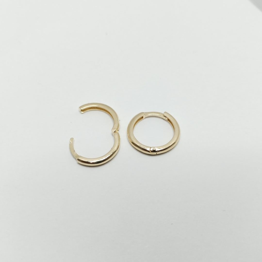ARETES HUGGIES LISAS 14K 1.6 GR (NUEVO)