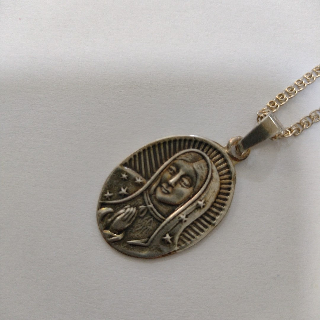 CADENA, MEDALLA RELIGIOSA PLATA 10.5 GRMS (SEMINUEVO)