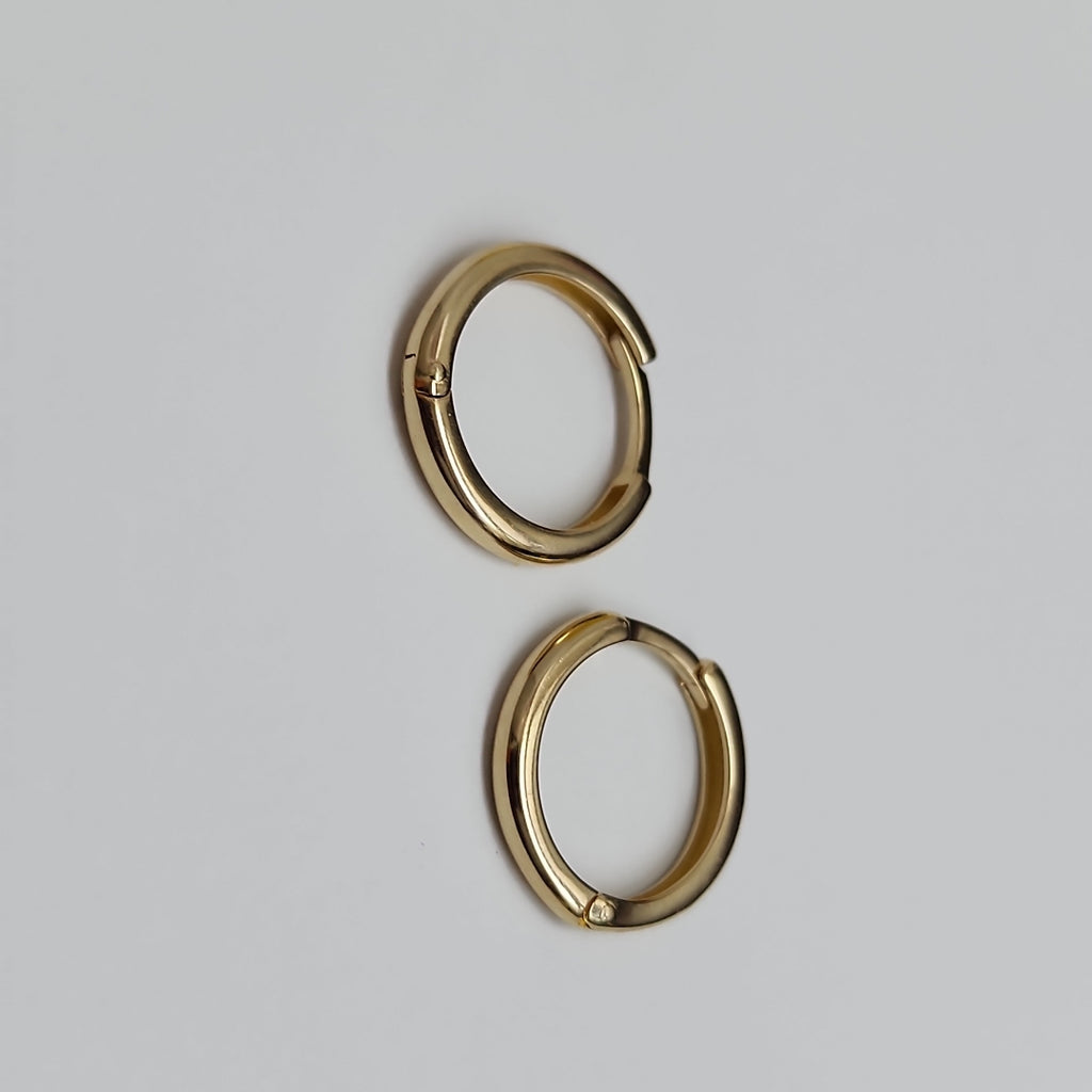 ARETES HUGGIES LISAS 14K 1.4 GR (NUEVO)