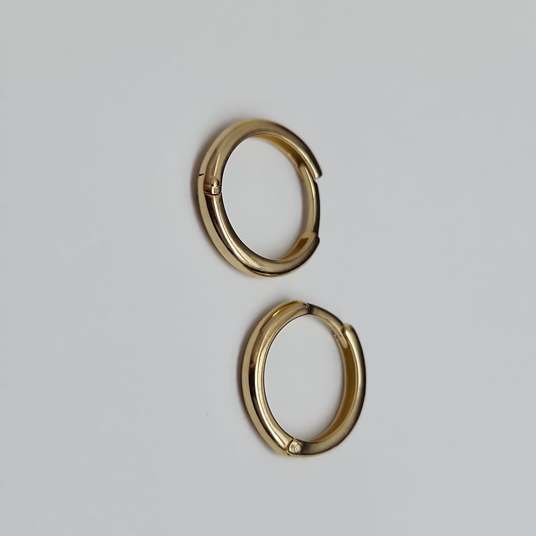 ARETES HUGGIES LISAS 14K 1.4 GR (NUEVO)