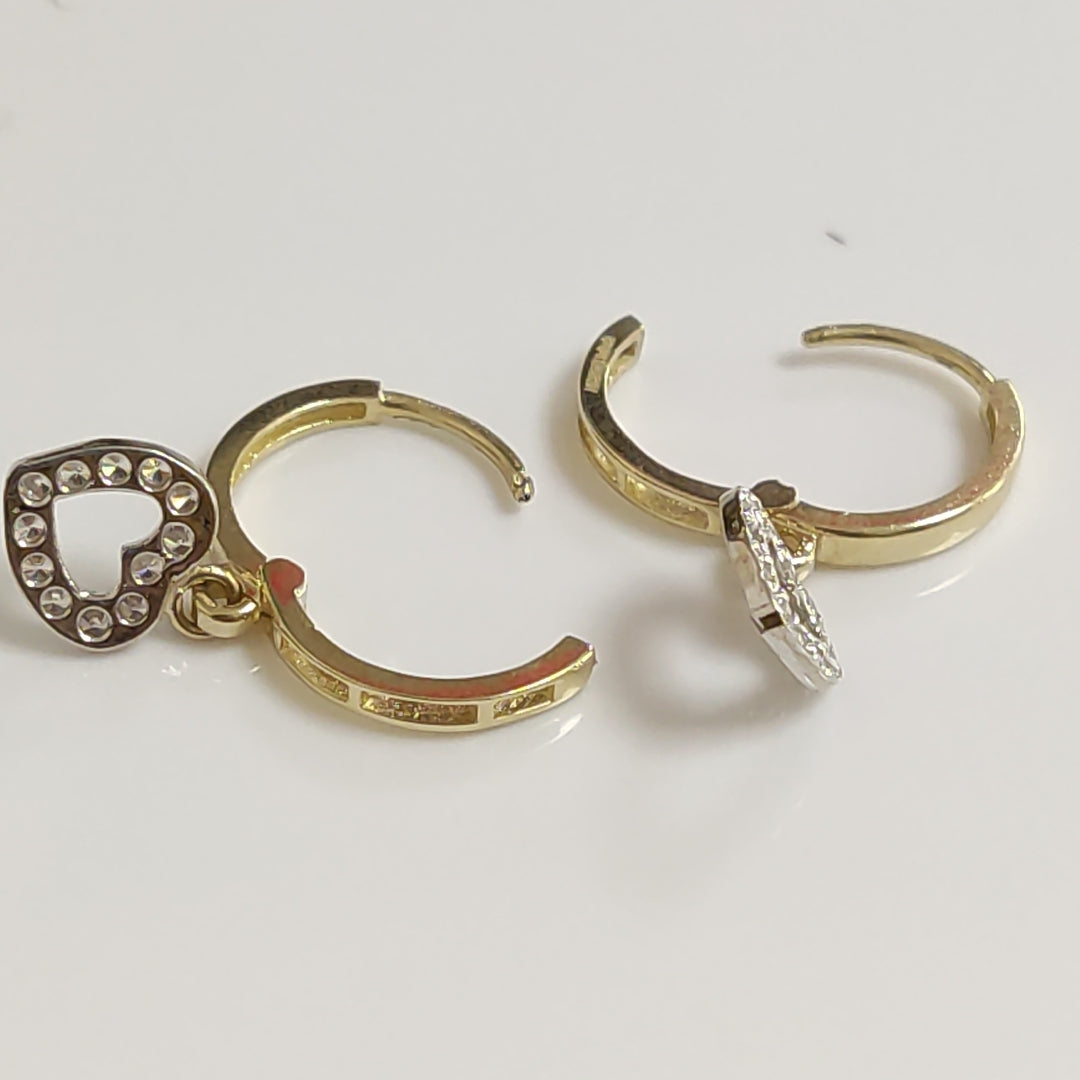 ARETES HUGGIES CON DIJE CORAZON Y CIRCONIAS 14K 2 GR (NUEVO)