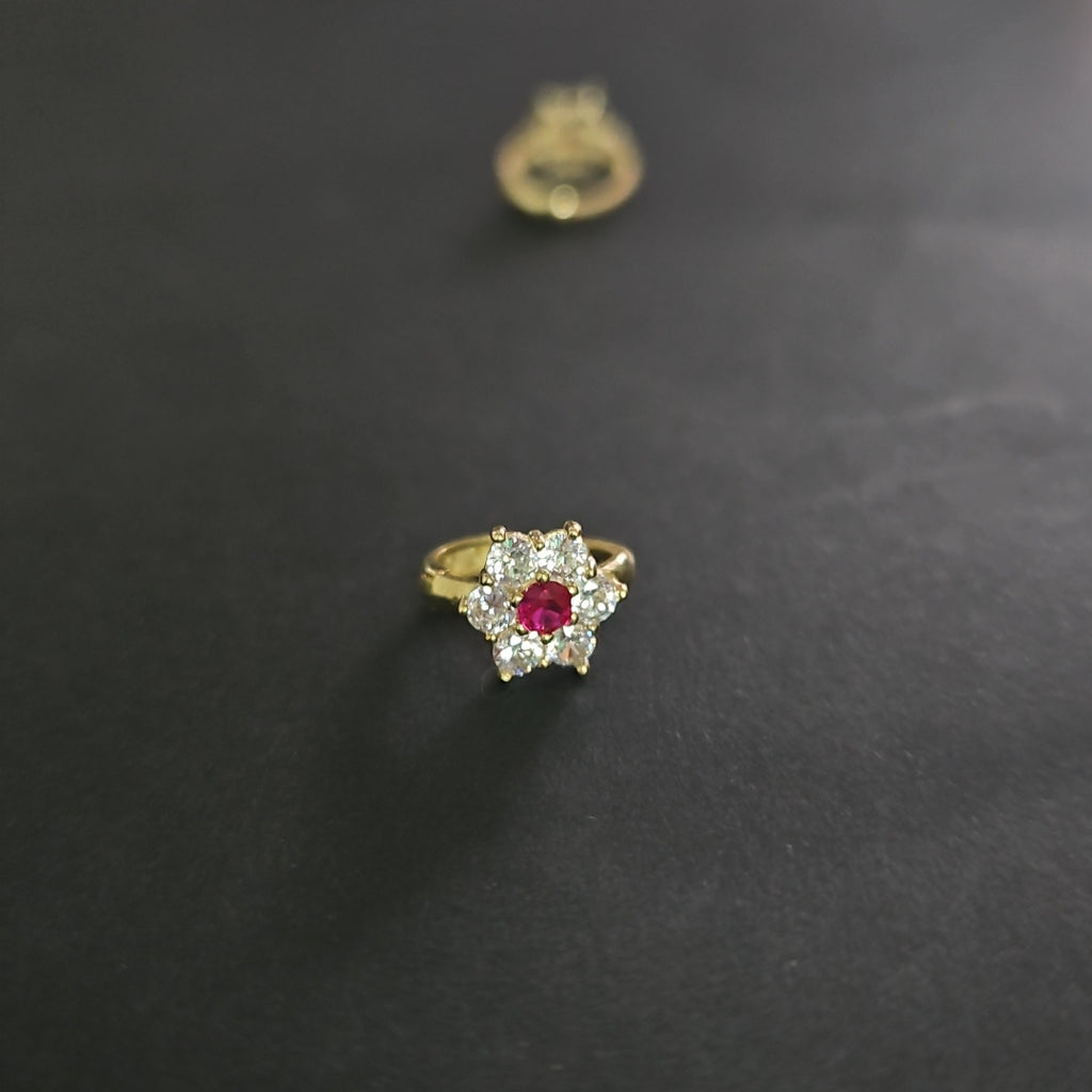 ARETES HUGGIES CON CIRCONIAS Y PIEDRA DE COLOR 14K 1.7 GR (NUEVO)