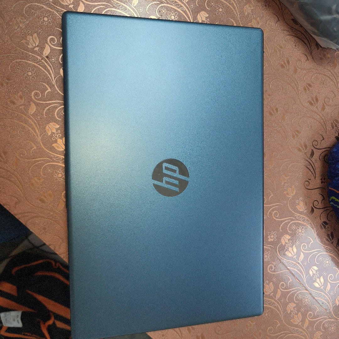 LAPTOP HP 15-FD0231LA (2025) 512 GB SSD 8 GB RAM (SEMINUEVO)