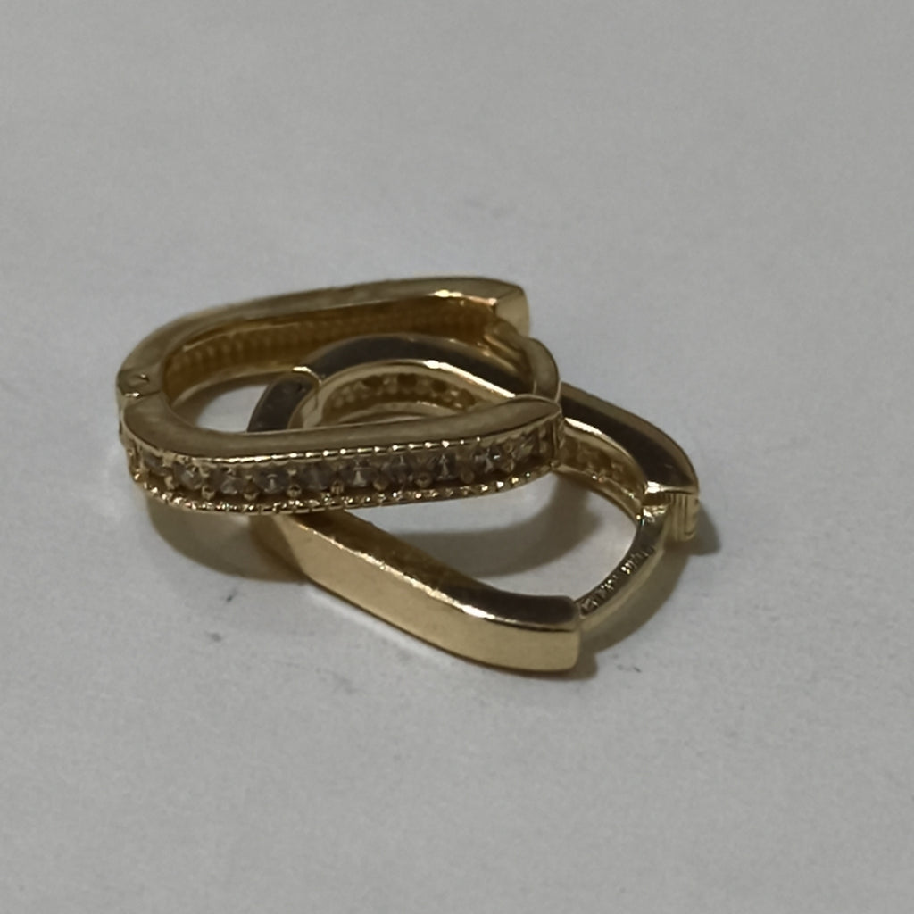 ARETES HUGGIES OVALADA C CIRCONIAS 14K 2.3 GR (NUEVO)