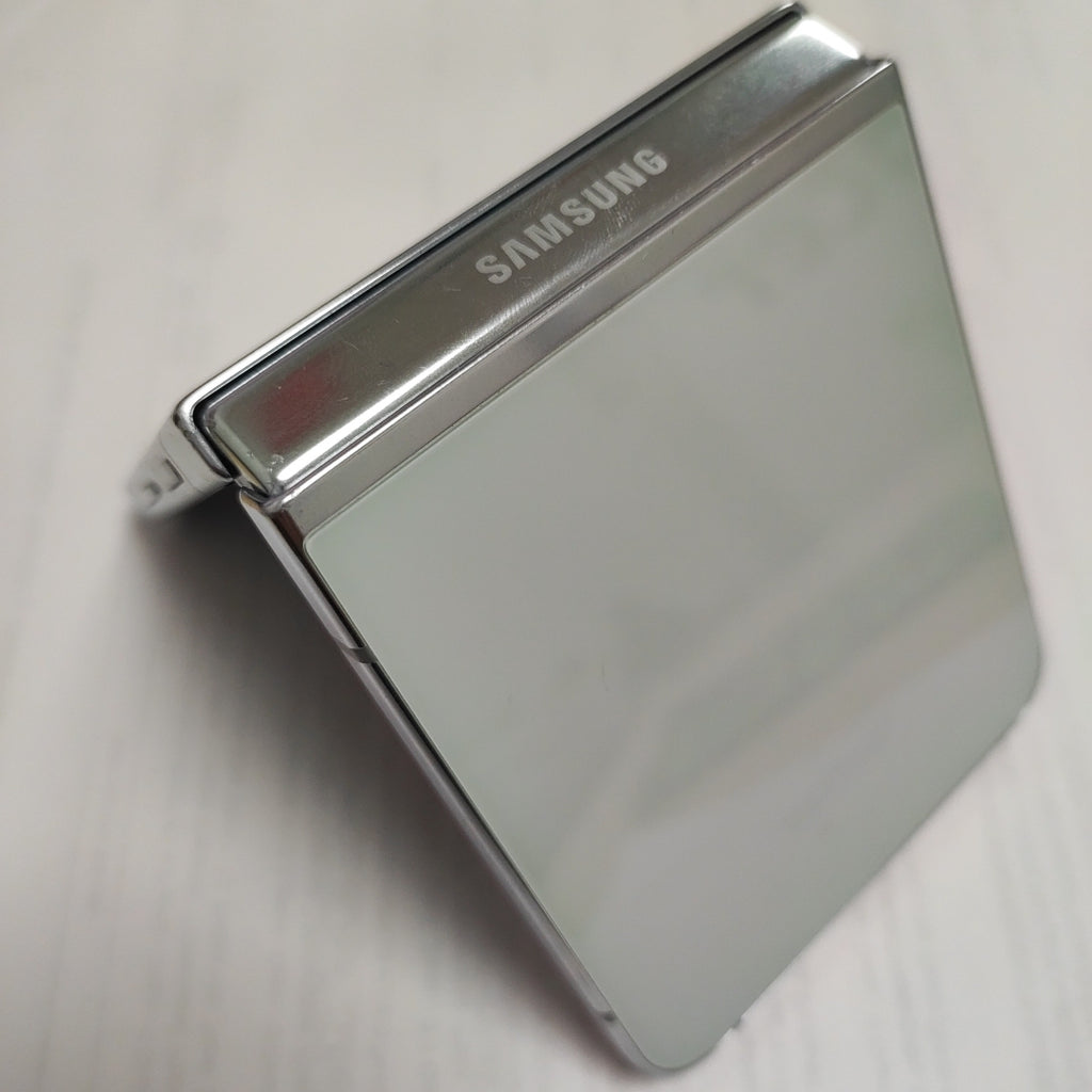 CELULAR SAMSUNG GALAXY Z FLIP 5 SM-F731B (2023) 256 GB 8 GB RAM (SEMINUEVO)