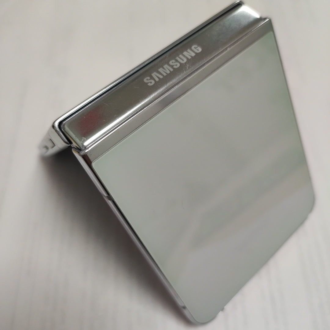 CELULAR SAMSUNG GALAXY Z FLIP 5 SM-F731B (2023) 256 GB 8 GB RAM (SEMINUEVO)