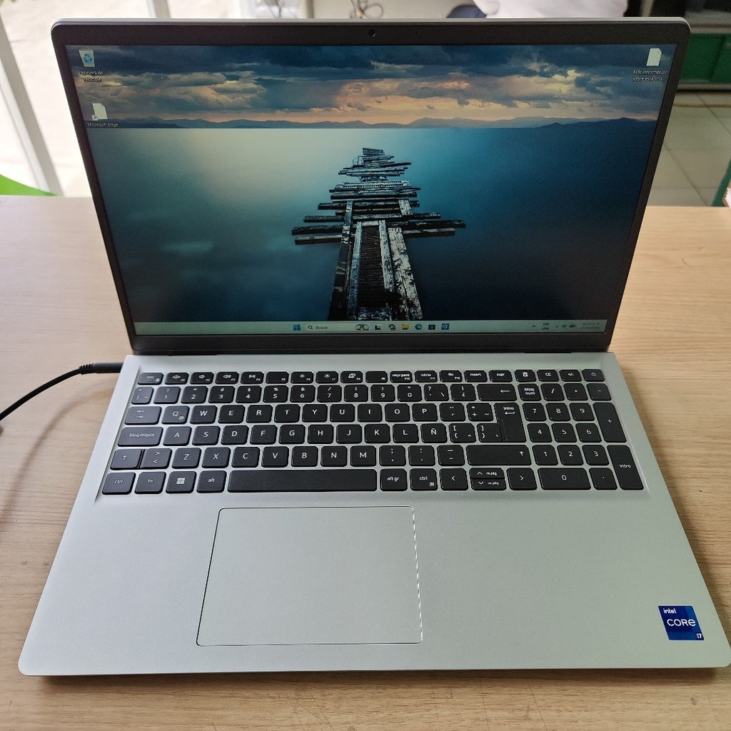 LAPTOP DELL PRO 15 ESSENTIAL PV15250  (2026) 512 GB SSD 16 GB RAM (SEMINUEVO)