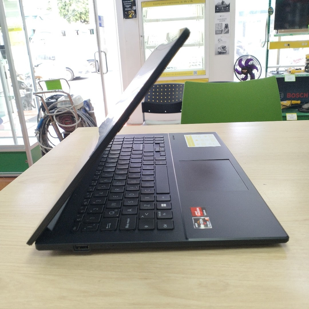 LAPTOP ASUS VIVOBOOK GO 15 E1504FA-NJ601W (2025) 512 GB SSD 8 GB RAM (SEMINUEVO)