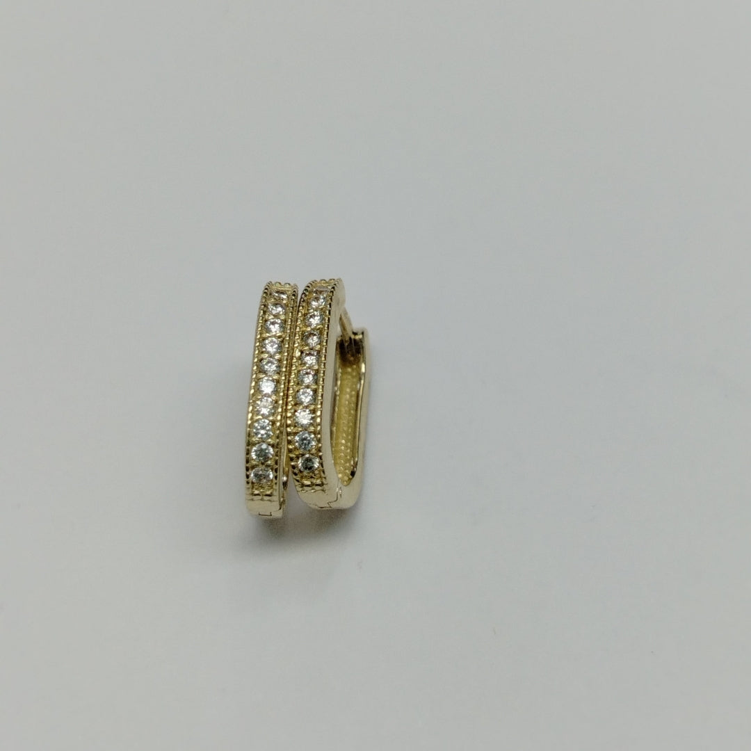 ARETES HUGGIES OVALADA C CIRCONIAS 14K 2.4 GR (NUEVO)