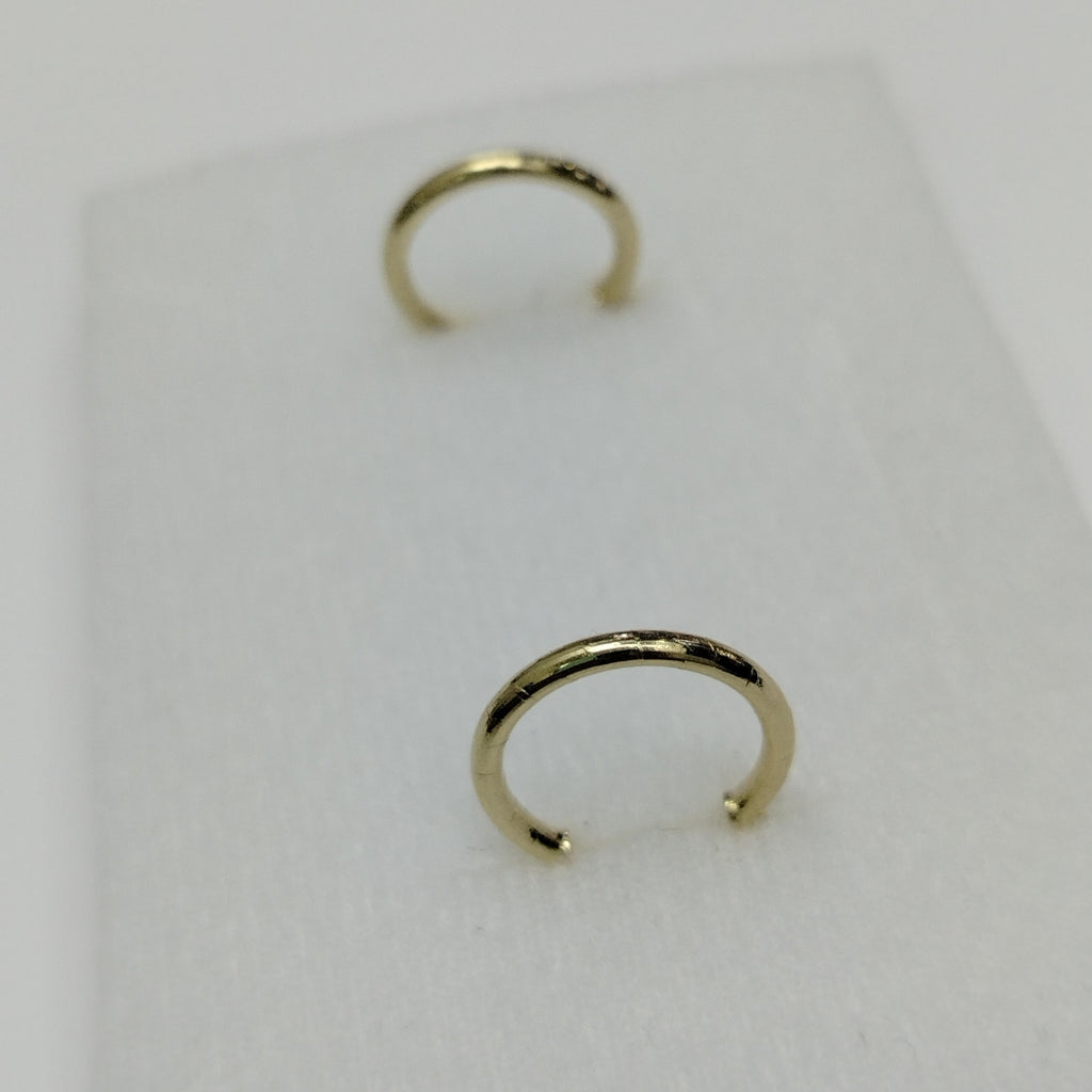 ARETES ARRACADAS ESTRIADAS 14K 1.4 GR (NUEVO)